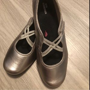 Gold Ros Hommerson shoes size 10.5WW